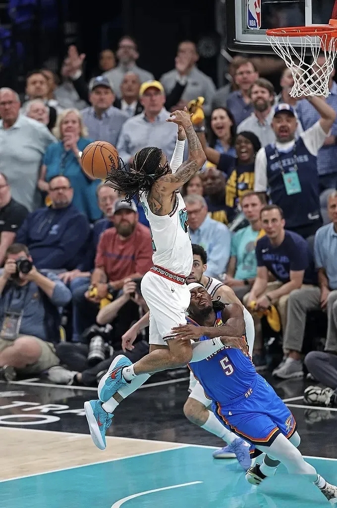 九游游戏-灰熊绝杀鹈鹕,戈贝尔三分雨点燃全场